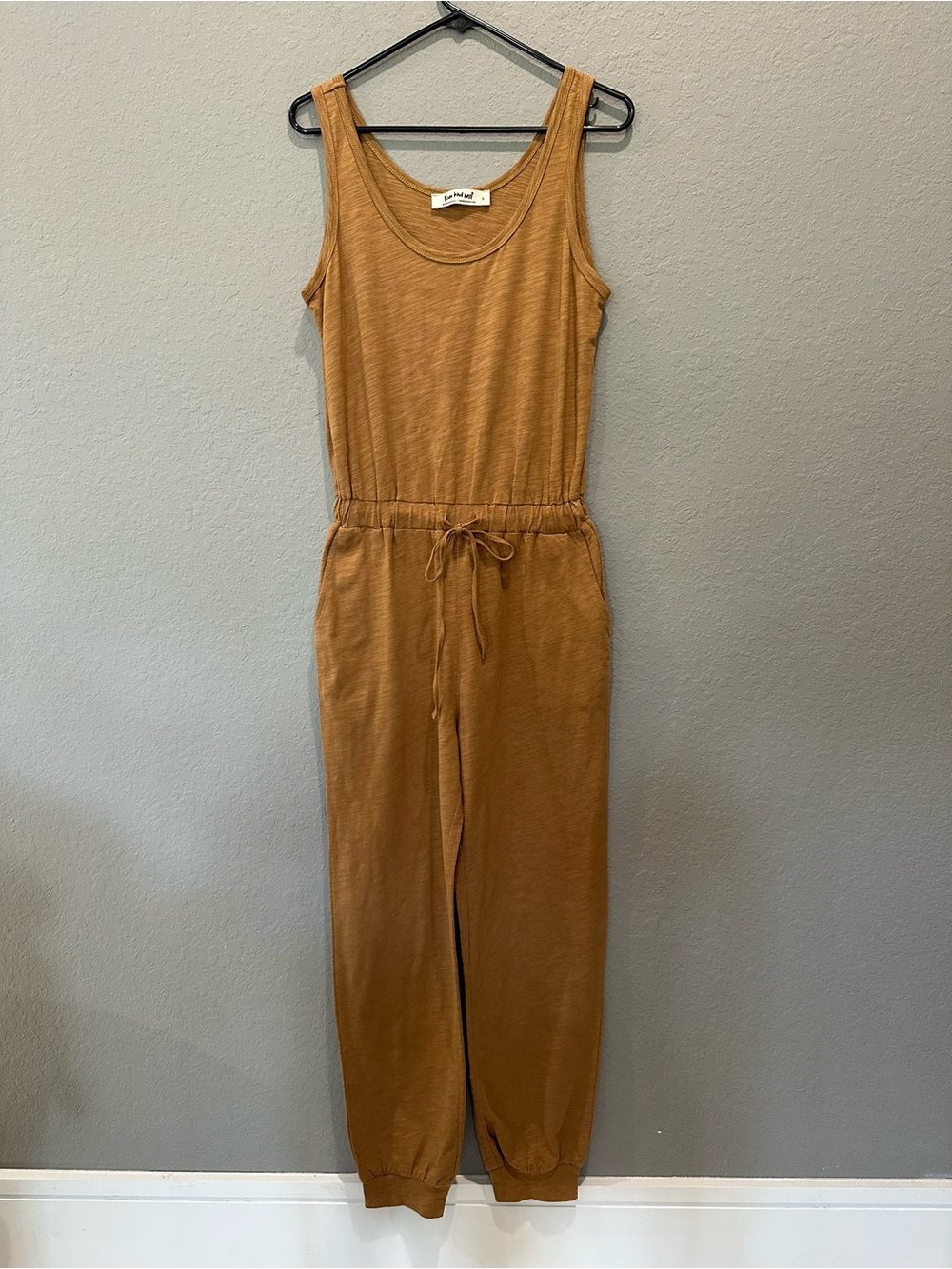 Three bird nest romper jumpsuit Sz S NWOT tan color with pockets